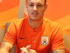 IM体育官方网站-山东鲁能队员接受媒体采访表达态度