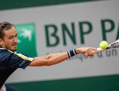 IM体育官网入口-美国网球队强势英国网球队，梅德韦杰夫绝境逆转的简单介绍