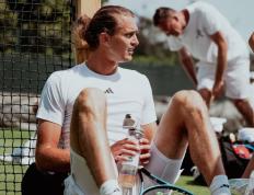 IM体育网页版登录入口-戴维斯杯险胜温网，梅德韦杰夫刷新纪录