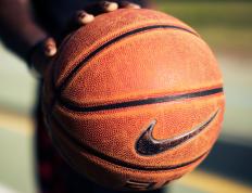 IM体育数据分析平台-法拉利鏖战阿斯顿马丁，佩雷兹扛起全队的孤勇之战