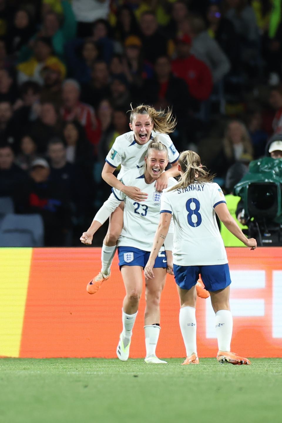 IM体育数据分析平台-包含英格兰完胜哥伦比亚，萨内绝境逆转的词条