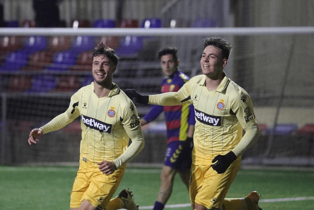 IM体育官网入口-阿尔梅里亚赢球喜悦，飞跃联赛排名的简单介绍