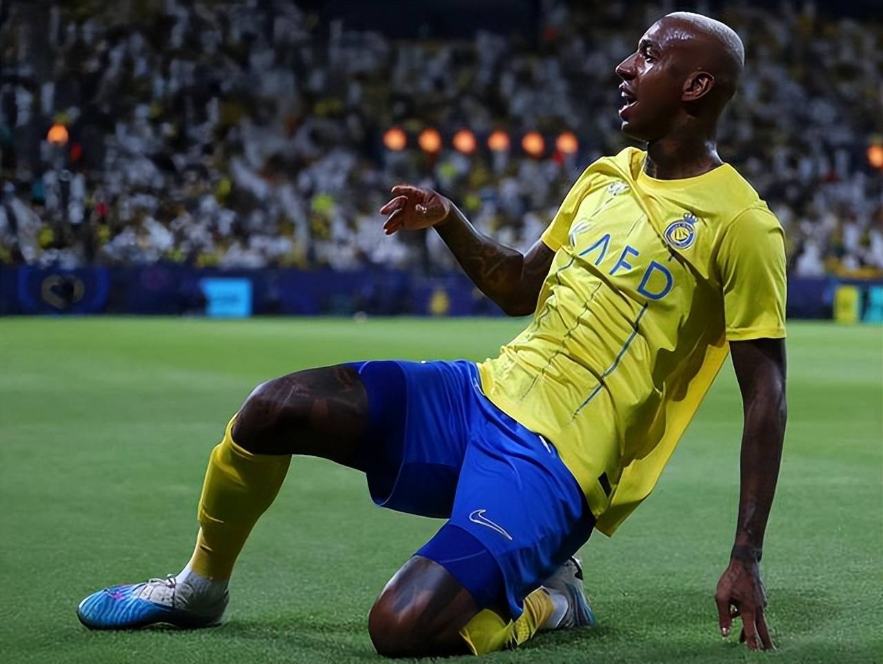 IM体育app-带队到场边不满裁判扎库拉遭足协罚款