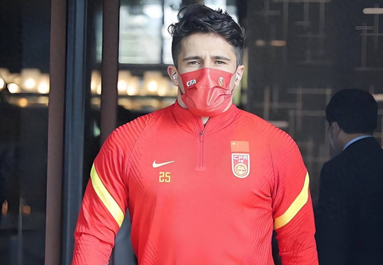 IM体育官方网站-山东鲁能队员接受媒体采访表达态度