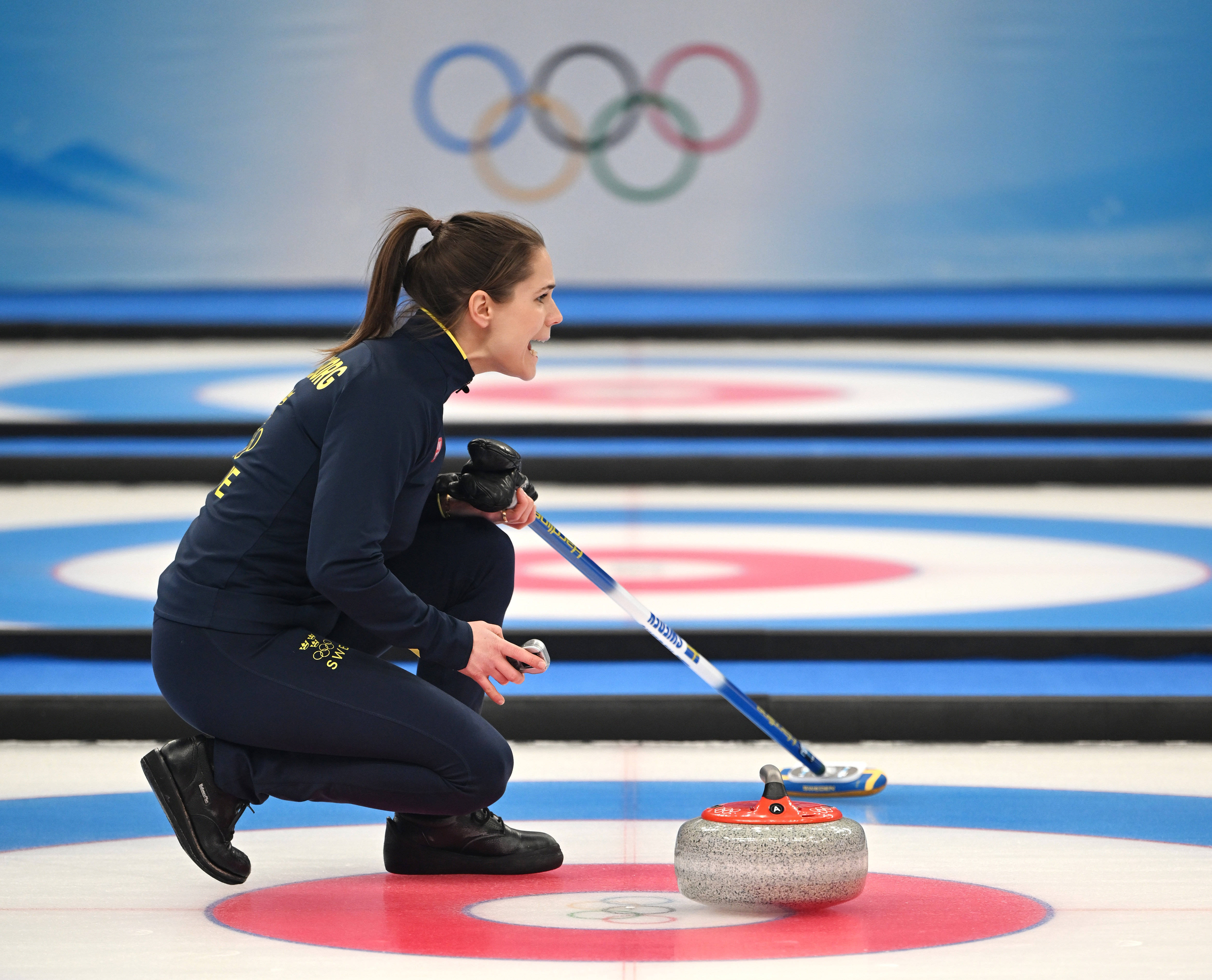 IM体育网页版登录入口-瑞典选手在冰壶项目中夺得金牌