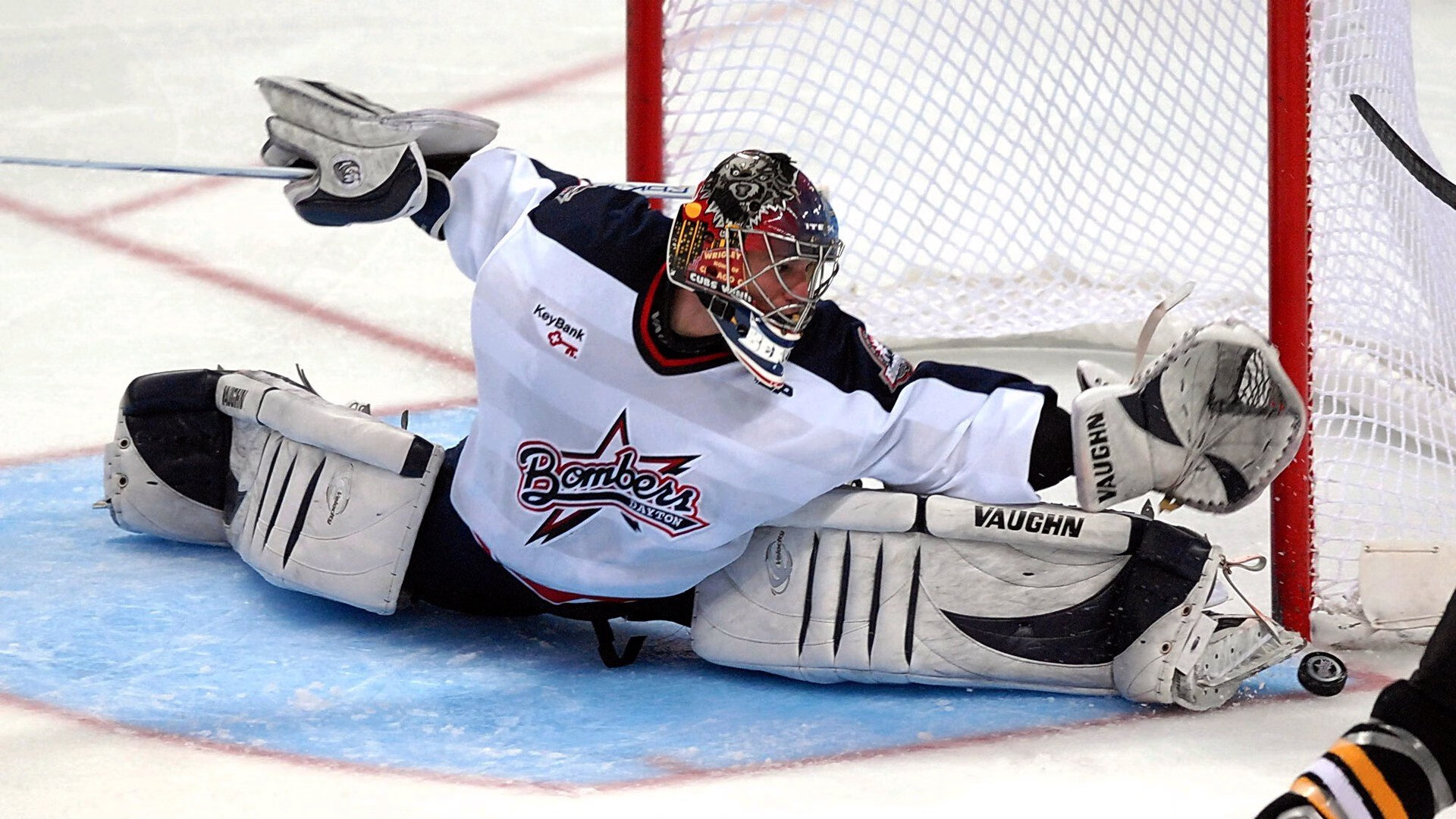 IM体育注册链接-福克斯末节爆发如蜂刺，黄蜂生死战险胜雷霆锁定生机