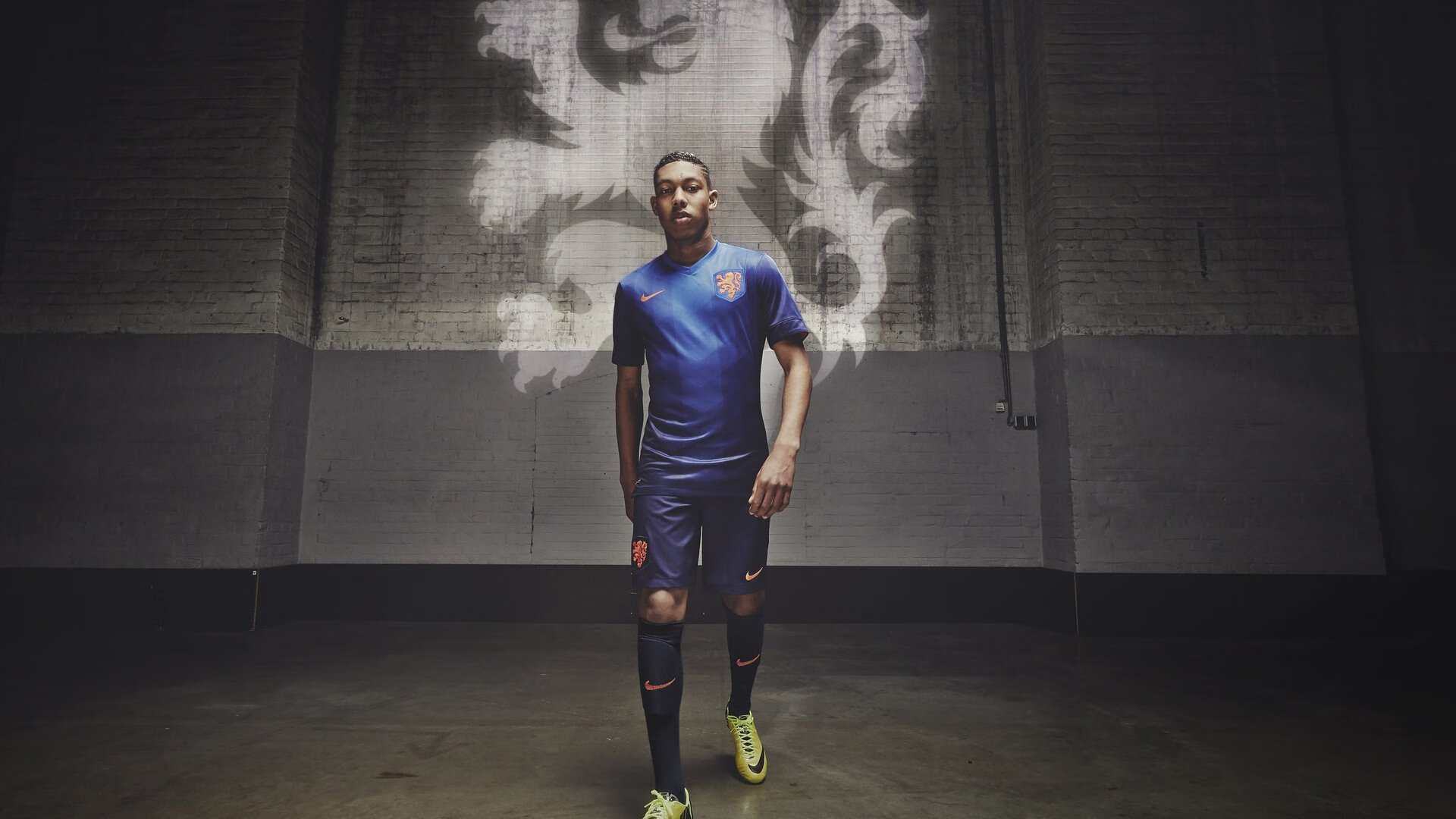 IM体育官网入口-若日尼奥爆发，罗马速胜AC米兰，一场战术与意志的完美胜利