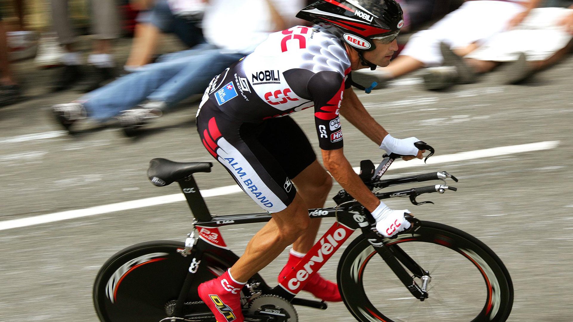 IM体育动画直播通道-从北欧铁蹄到中场大脑,足球世界里的双重征服