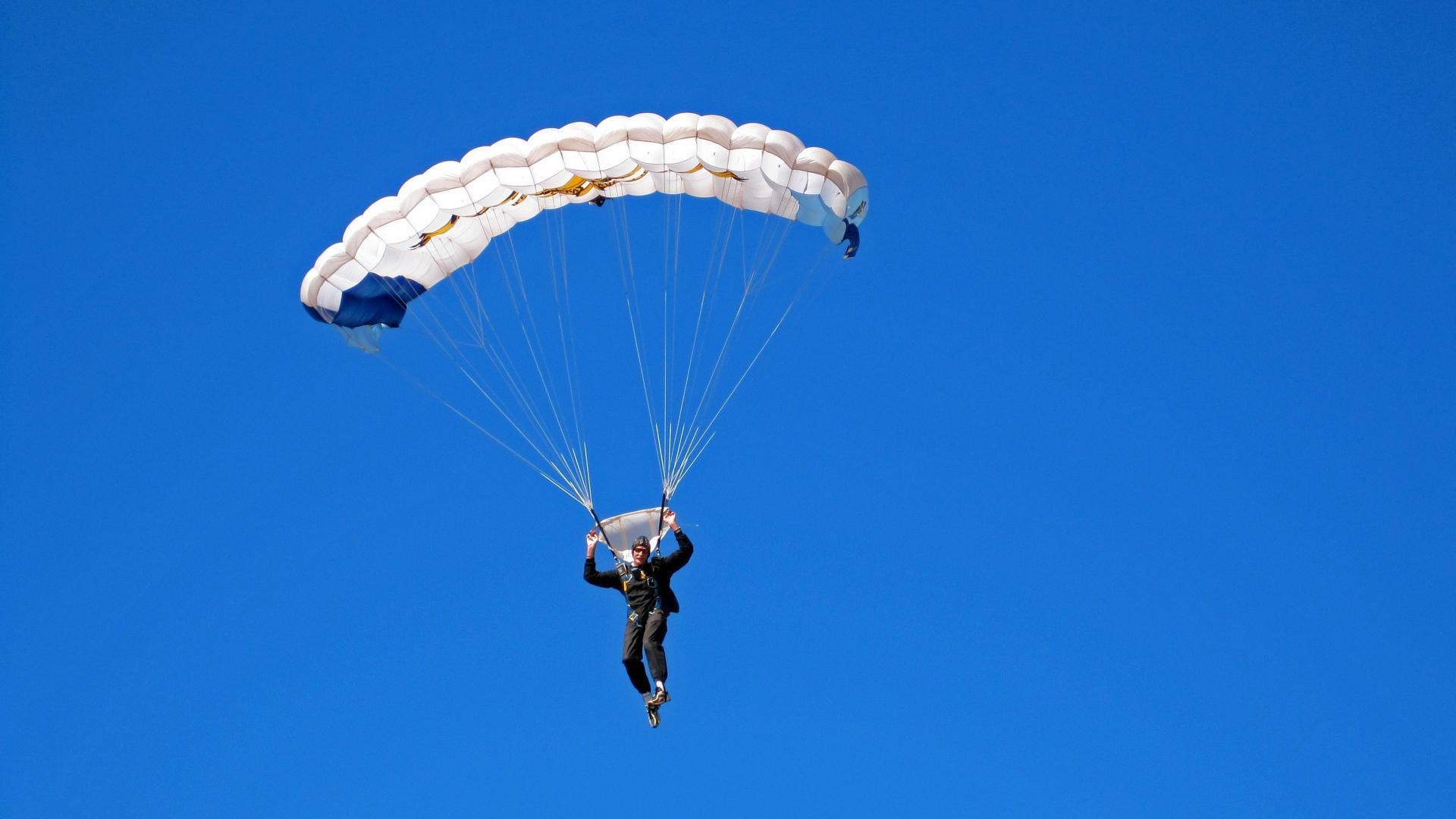 IM体育app-双线高光,许昕的乒乓艺术与波兰足球的团队胜利